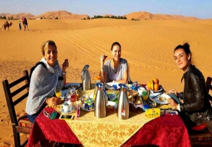 Desert Berber Fire Camp Merzouga Bagian luar foto